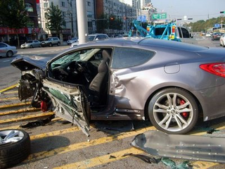 Illustration for article titled First Hyundai Genesis Coupe Crash Caught In Korea